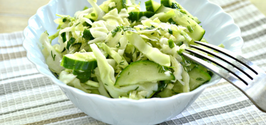 Delicious cabbage salad for winter with crispy vegetables