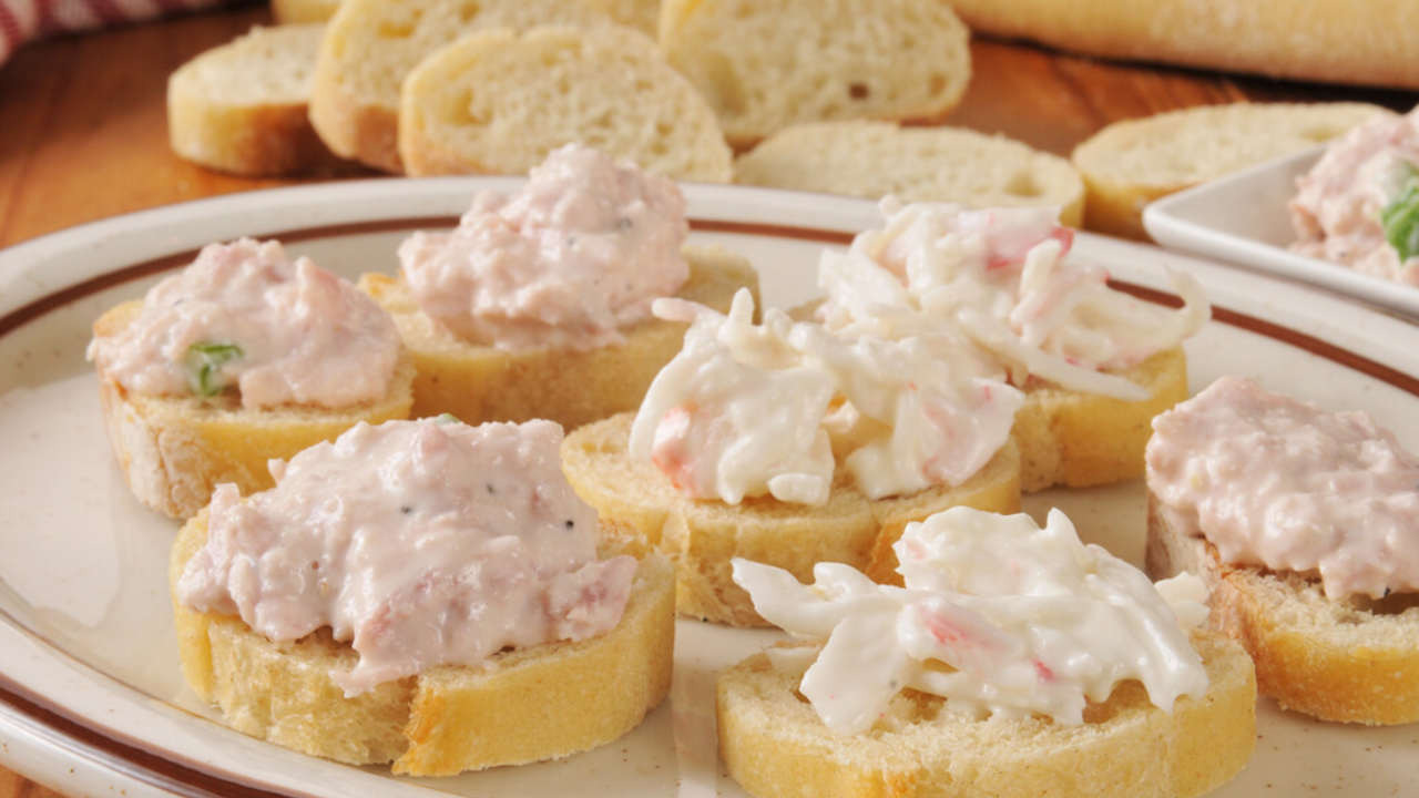 Crab stick spread without mayonnaise in 5 minutes: recipe for budget appetizer