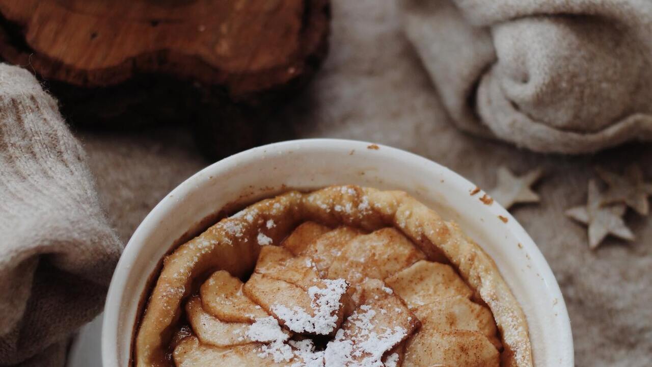 A classic recipe for your favorite charlotte: you can bake it for Apple Spas