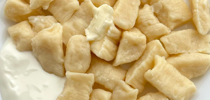 Lazy dumplings fall apart when boiled: how to fix the situation