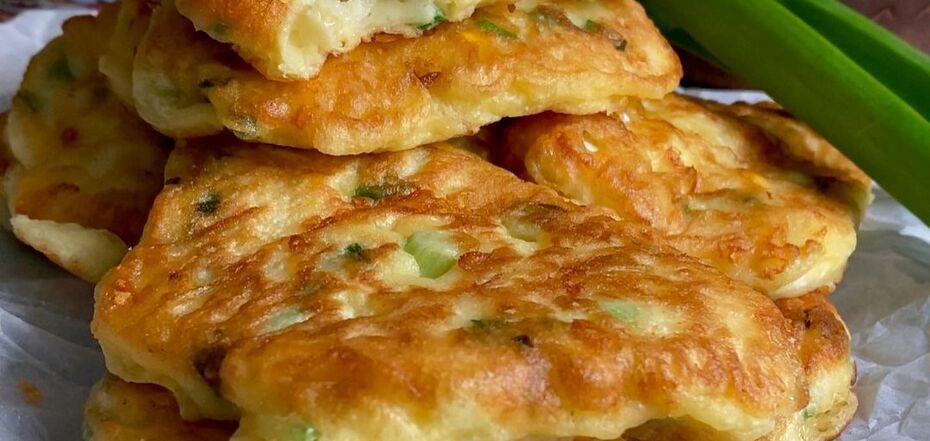 Placki z cebulą i jajkami na twardo