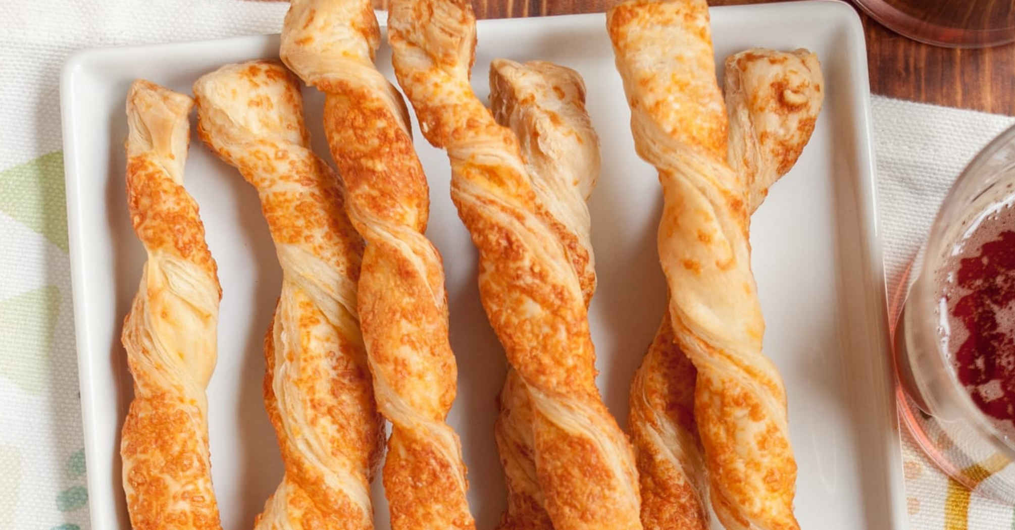 Cheese sticks in the oven: recipe for a quick snack in 15 minutes