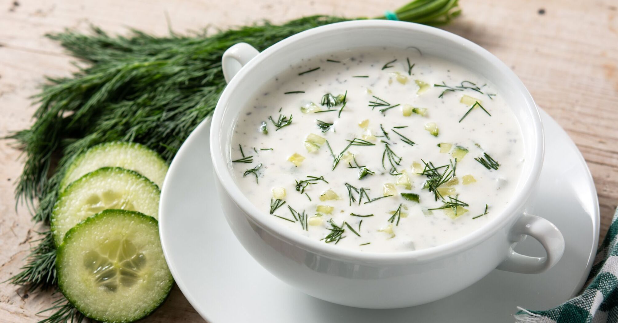 Таратор по-болгарски с огурцом и редисом