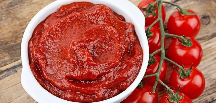 Homemade thick tomato paste: you won't tell the difference from store-bought one