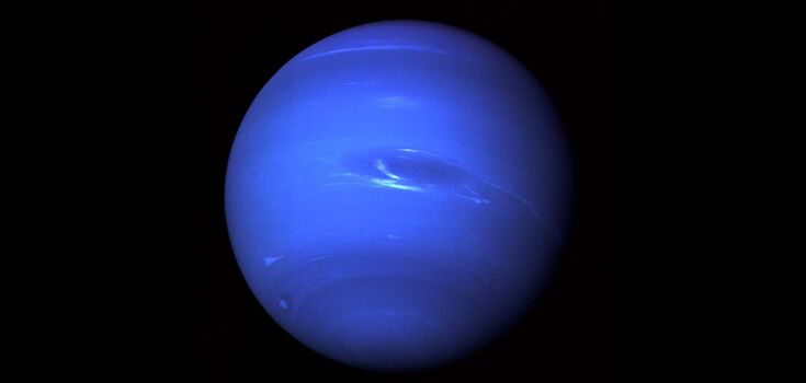Astronomowie po raz pierwszy spojrzeli w ciemną plamę Neptuna z Ziemi i zobaczyli coś dziwnego