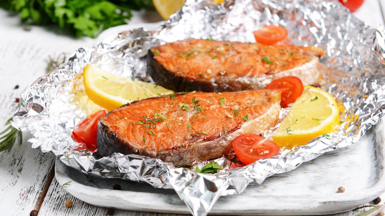 How to bake trout tasty and healthy: an easy recipe for dinner
