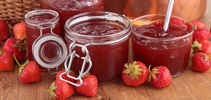 5-minute strawberry jam with whole berries