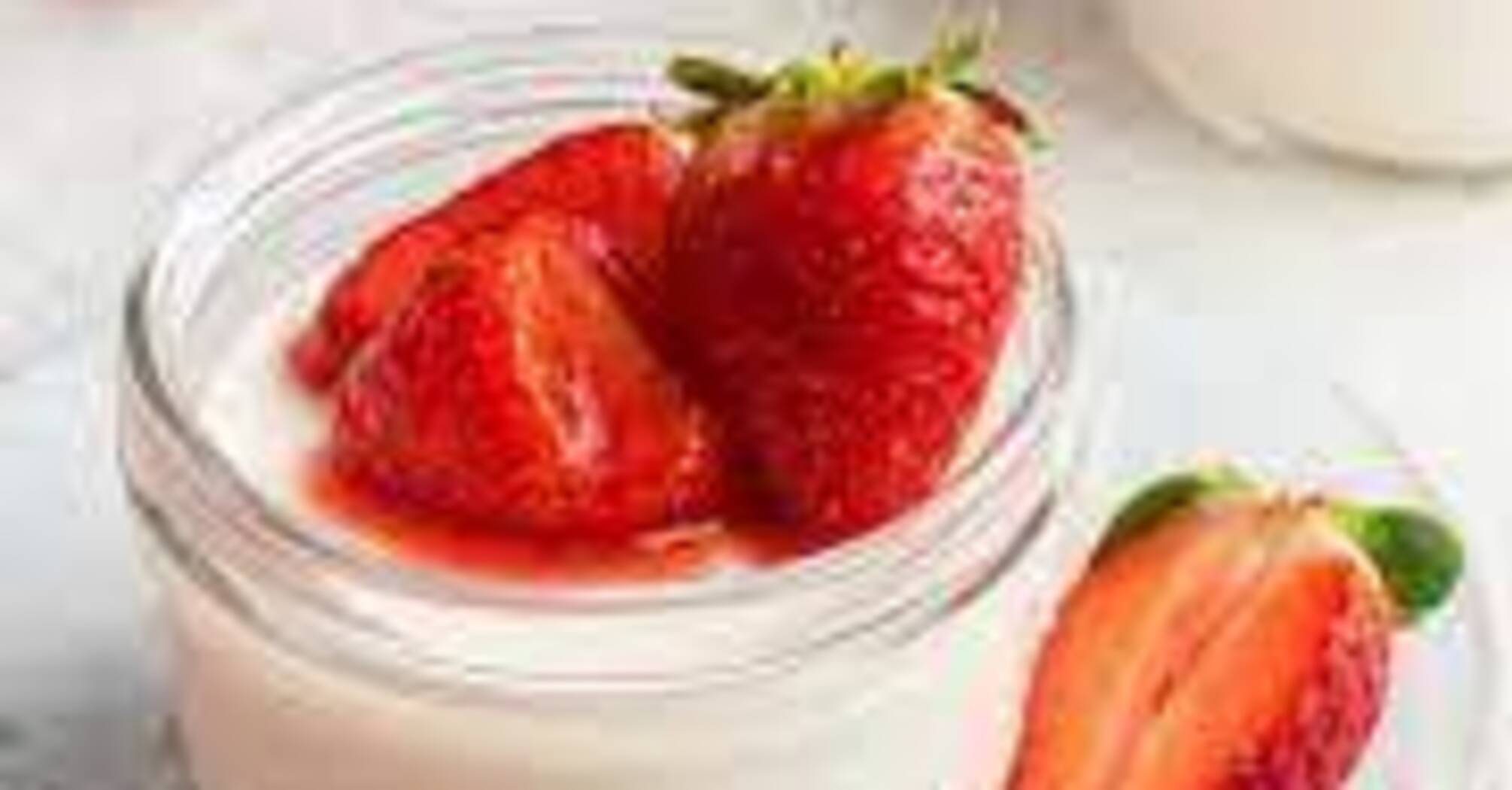 Panna cotta with strawberries: an easy dessert for a quick dessert without baking