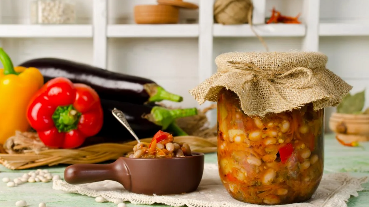 Beans with tomatoed for winter: how to prepare a tasty and budget appetizer