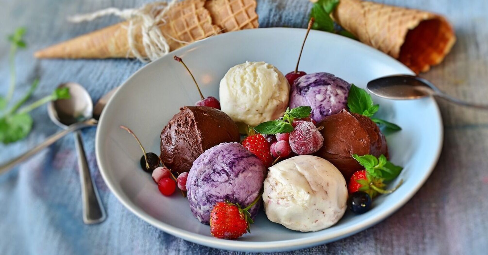 How not to eat ice cream: don't make these mistakes