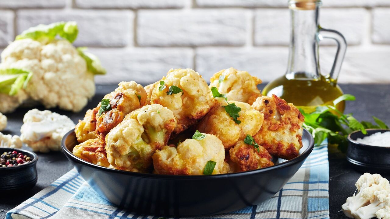 Cauliflower for a snack without odor: how to fry the vegetable in egg batter