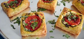 Simple puff pastry patties for lunch that are cooked in 20 minutes