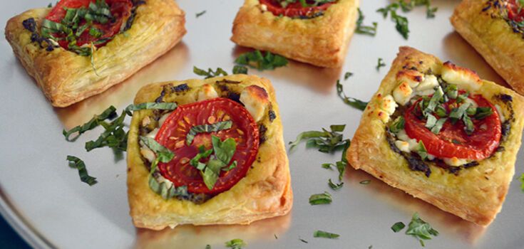 Simple puff pastry patties for lunch that are cooked in 20 minutes