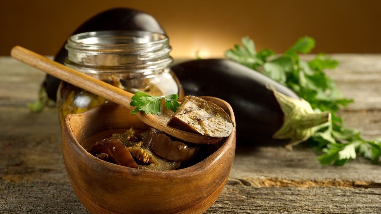 Pickled eggplants for a quick meal that can be eaten the next day