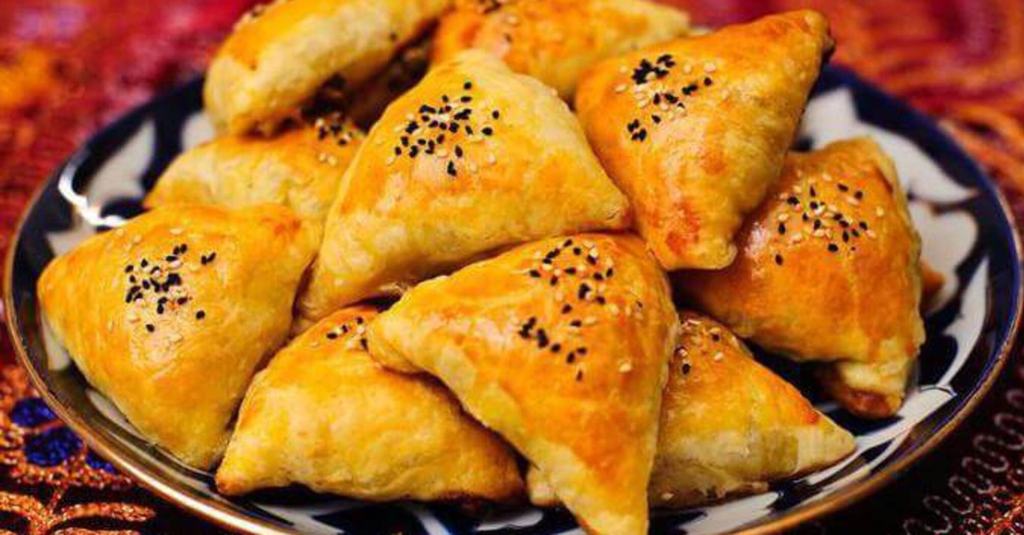 Lazy samsa or envelopes with meat stuffing that are cooked without dough