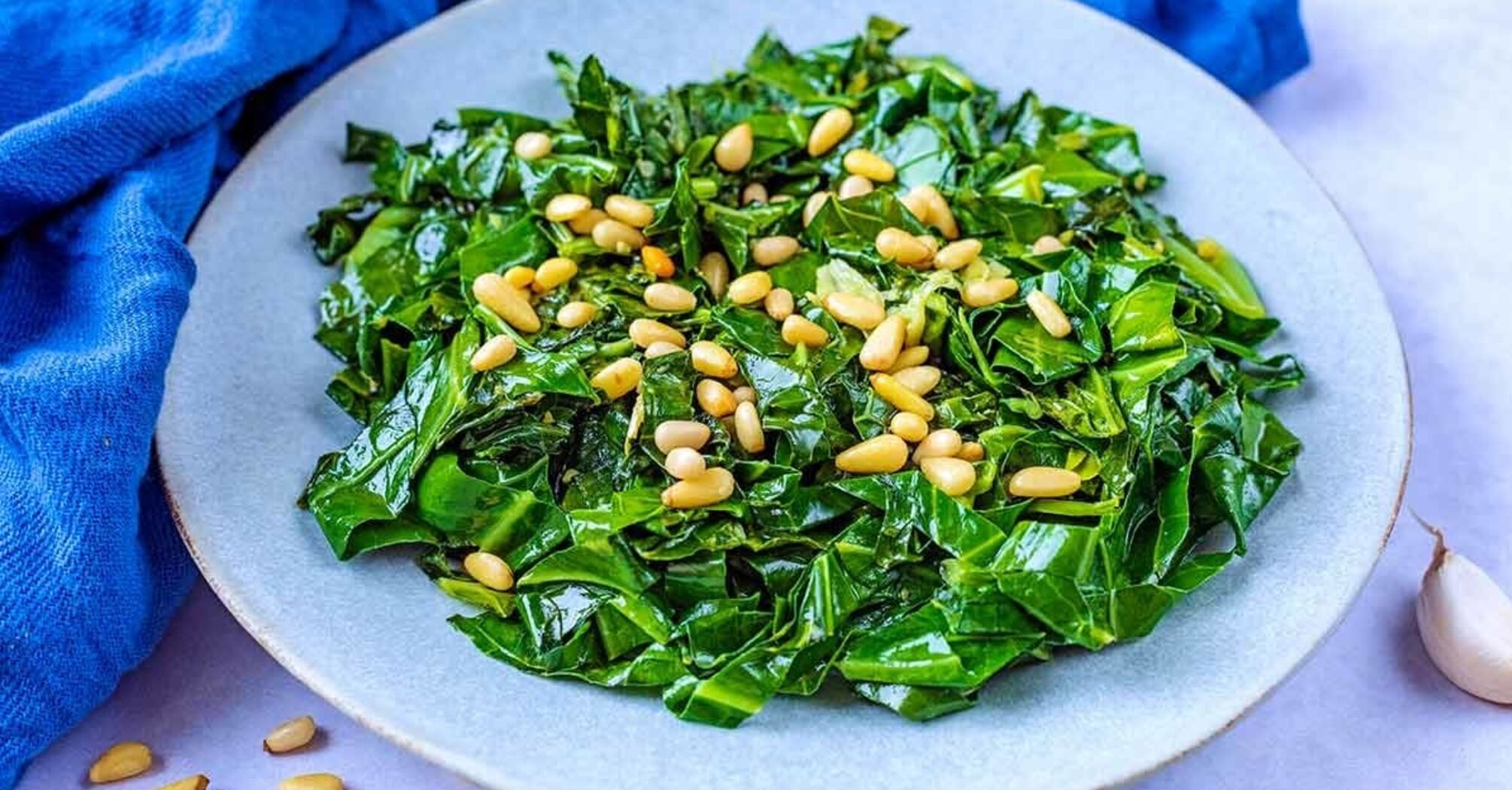 How to cook spinach for a snack: simple dish in 15 minutes