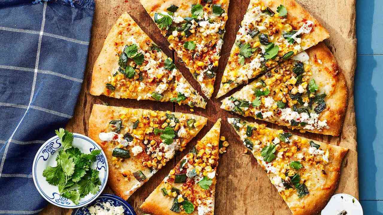 How to make pizza with young sweet corn: chef's idea