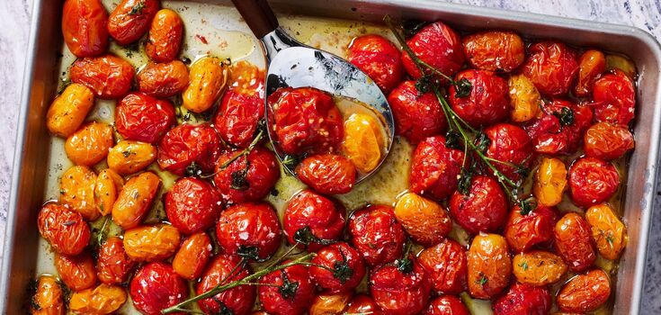 How to bake tomatoes deliciously: for potatoes, meat and fish