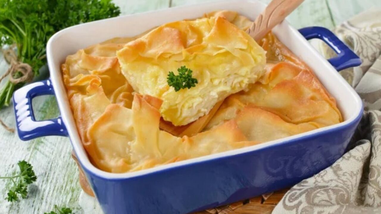 Simpler than khachapuri: lazy achma made of lavash with 2 types of cheese