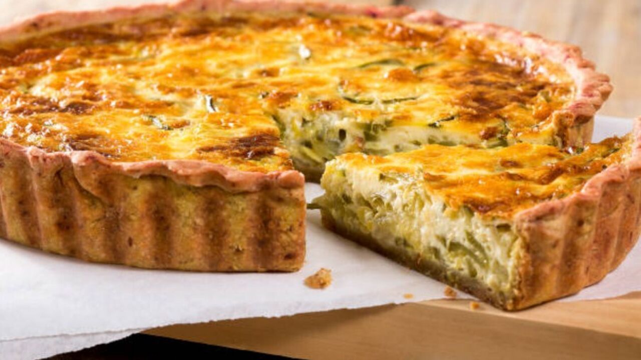 Elementary quiche with chicken and vegetables for a hearty lunch: how to make it