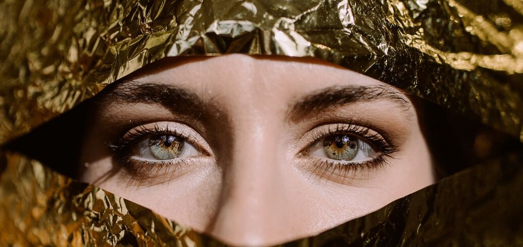 Прикмети про свербіння очей