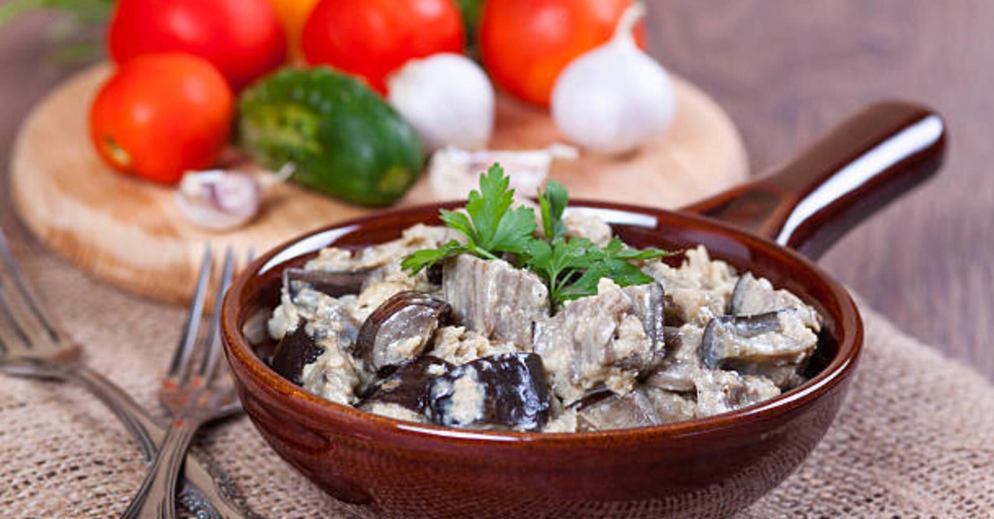 Eggplants in sour cream in a pan: they will taste like mushrooms