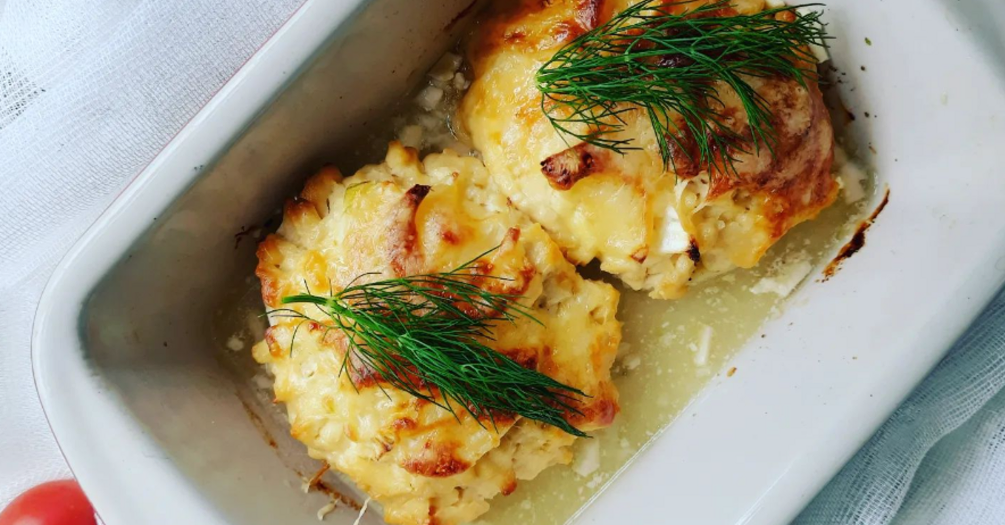 Pollock with cheese, tomatoes and sauce: a recipe for a delicious and hearty dish for dinner
