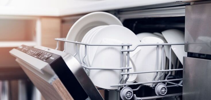 3 things you should never wash in the dishwasher