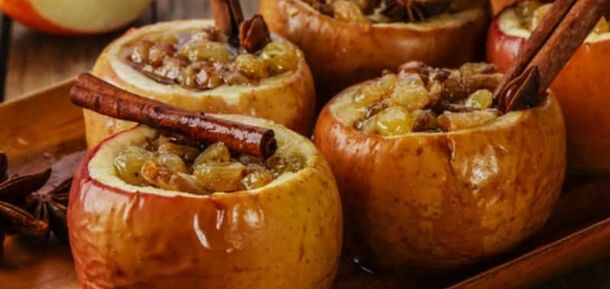 Healthy baked apples with berries that are tastier than any dessert