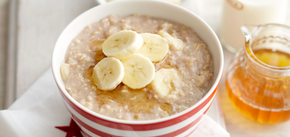 Lazy oatmeal without boiling: how to prepare breakfast in 5 minutes