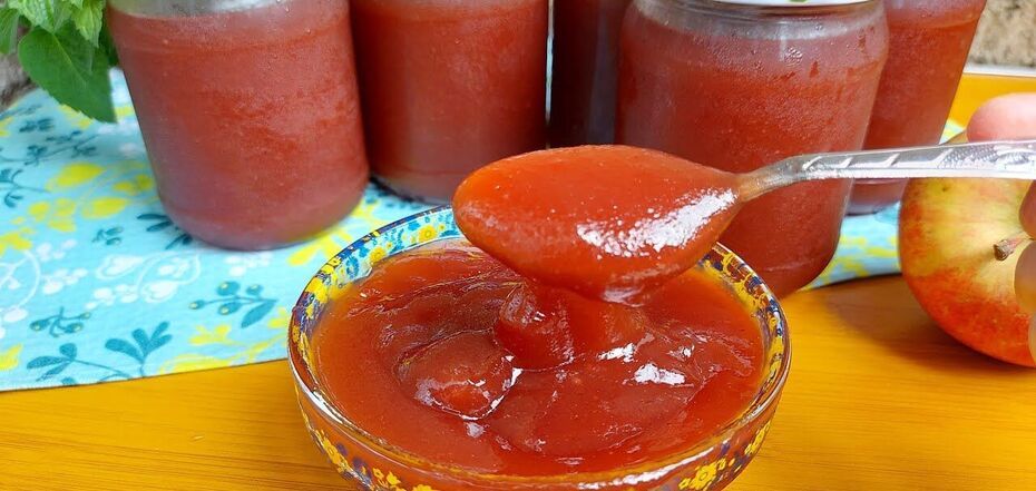 Homemade apple and plum jam like marmalade: a recipe for an incredible dessert