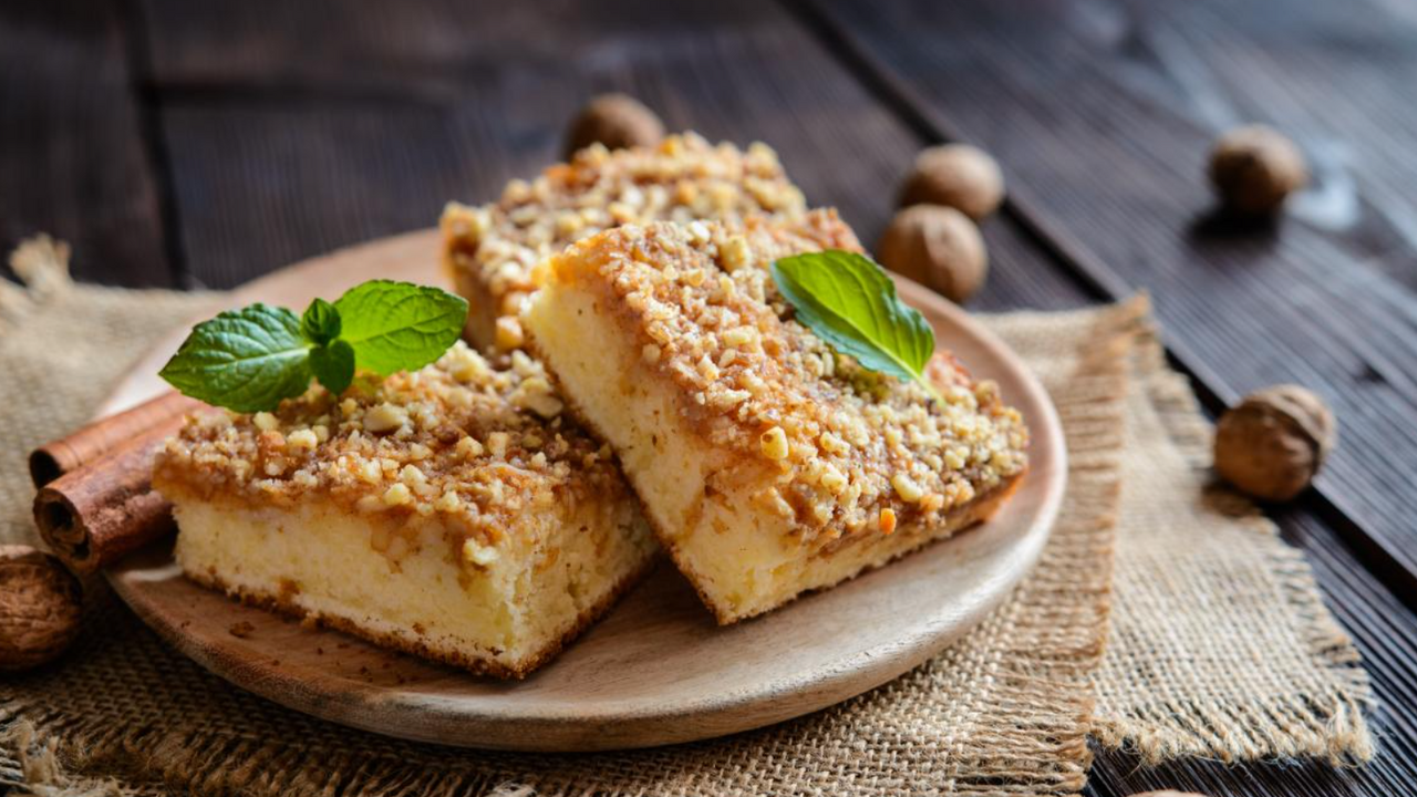 Sezonowa tarta z jabłkami i gruszkami: jak zrobić popularne ciasto