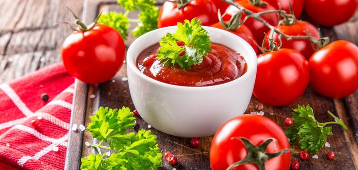 What to add to homemade ketchup to make it rich in color: a very simple ingredient
