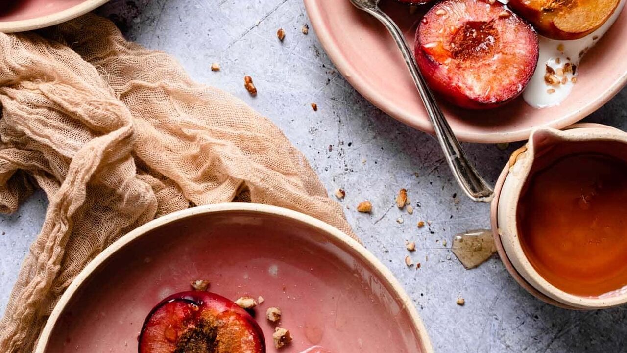 How to grill plums in an original way: an idea from a famous chef