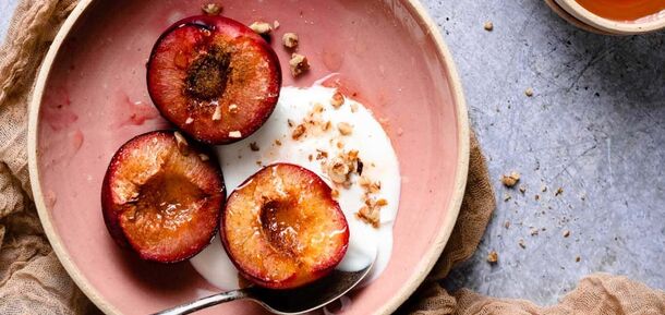 How to grill plums in an original way: an idea from a famous chef