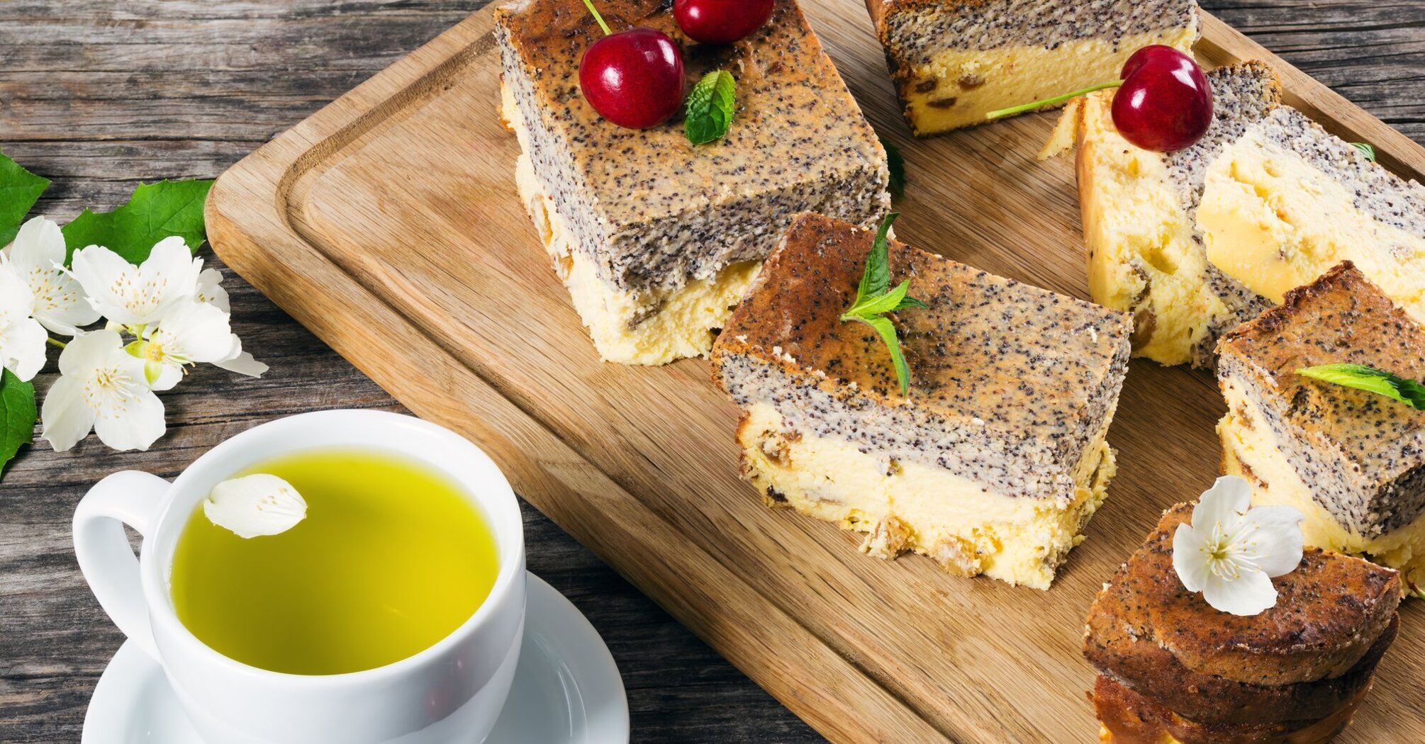 The most delicate cottage cheese casserole with poppy seeds: a dessert that children will definitely appreciate