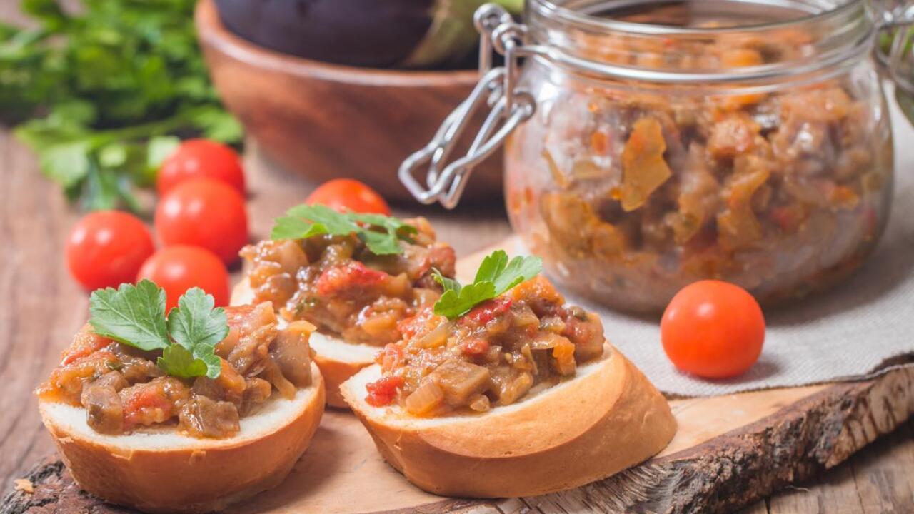 Delicious zucchini and eggplant caviar for the winter