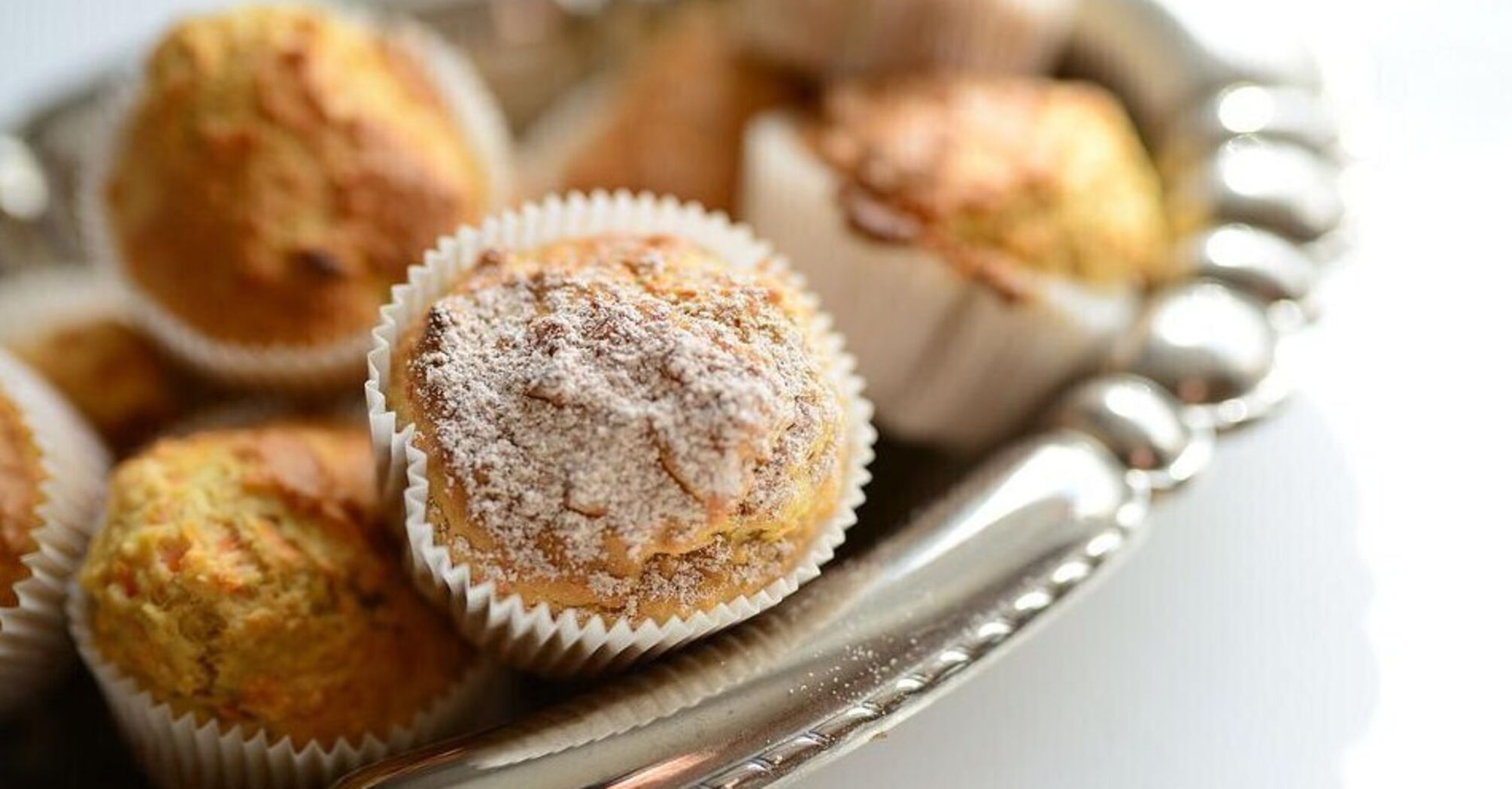 What to replace eggs and sugar in diet muffins with