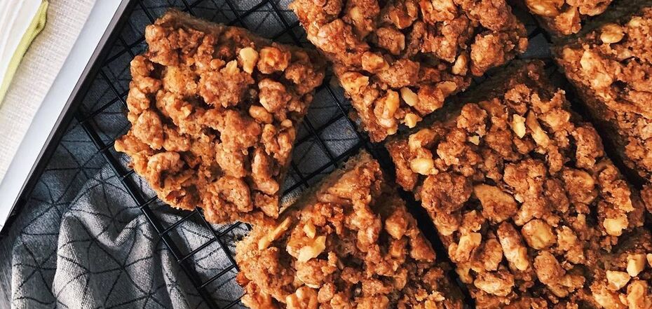 Przepis na tartę z jabłkami i orzechami