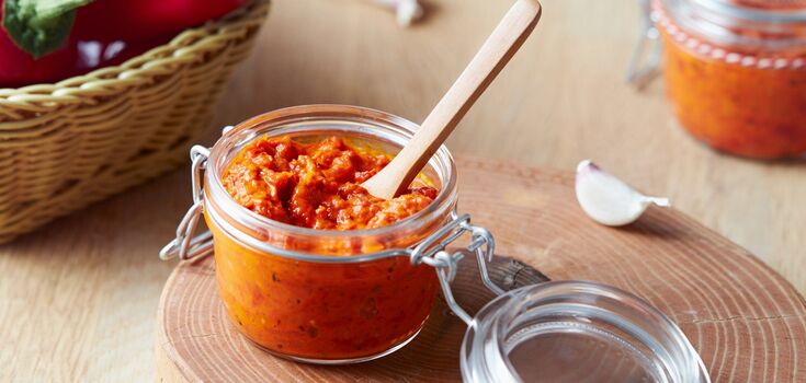 Better than sauce and ajika: a recipe for pepper seasoning for meat and pasta