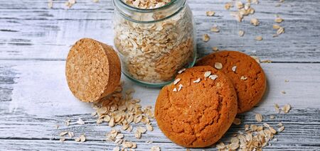 Simple and crispy homemade oatmeal cookies in 15 minutes