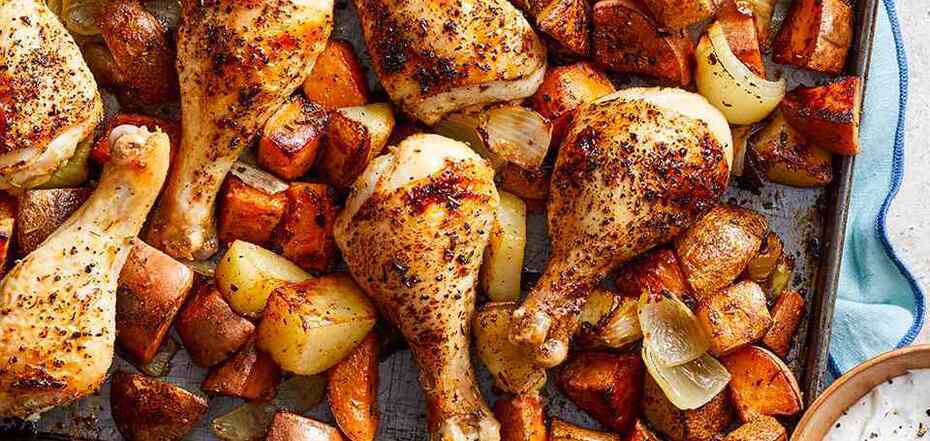 Chicken shanks with potatoes for lunch: what delicious sauce to add 