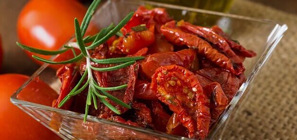 A flavor that saves from winter blues: how to cook sun-dried tomatoes