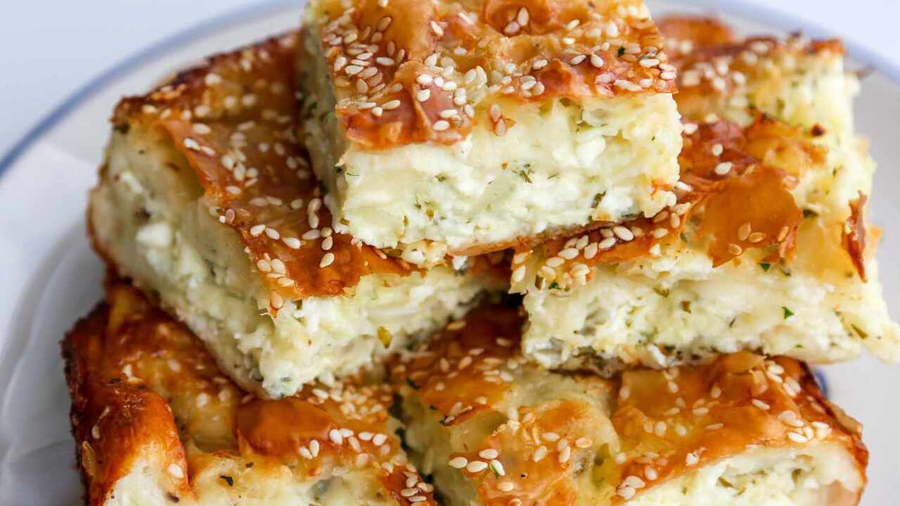 Szybkie i satysfakcjonujące pięciominutowe ciasto: ciasto jest zrobione z kefiru
