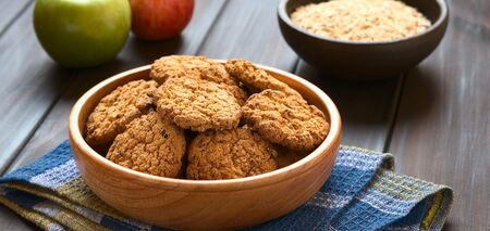 Crispy oatmeal cookies with apples in 20 minutes