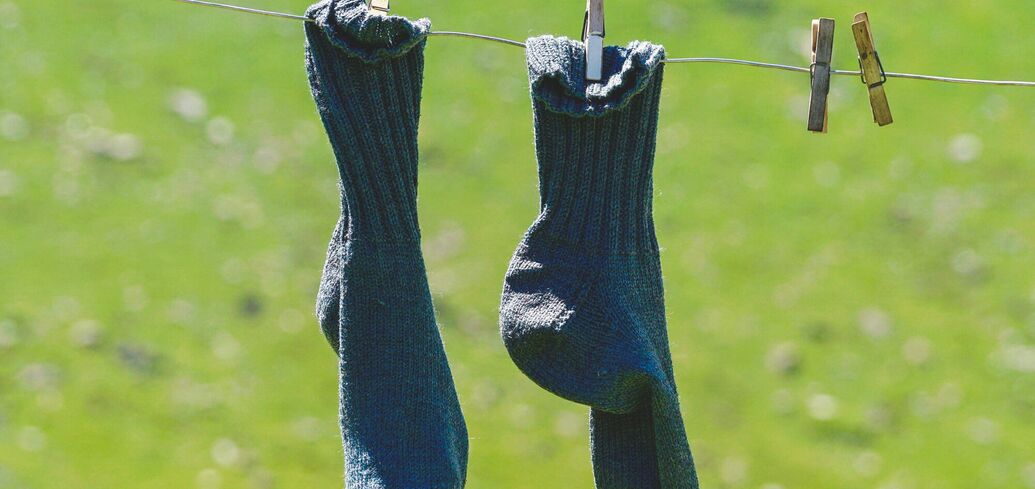 Толкование примет и снов о дырявых носках