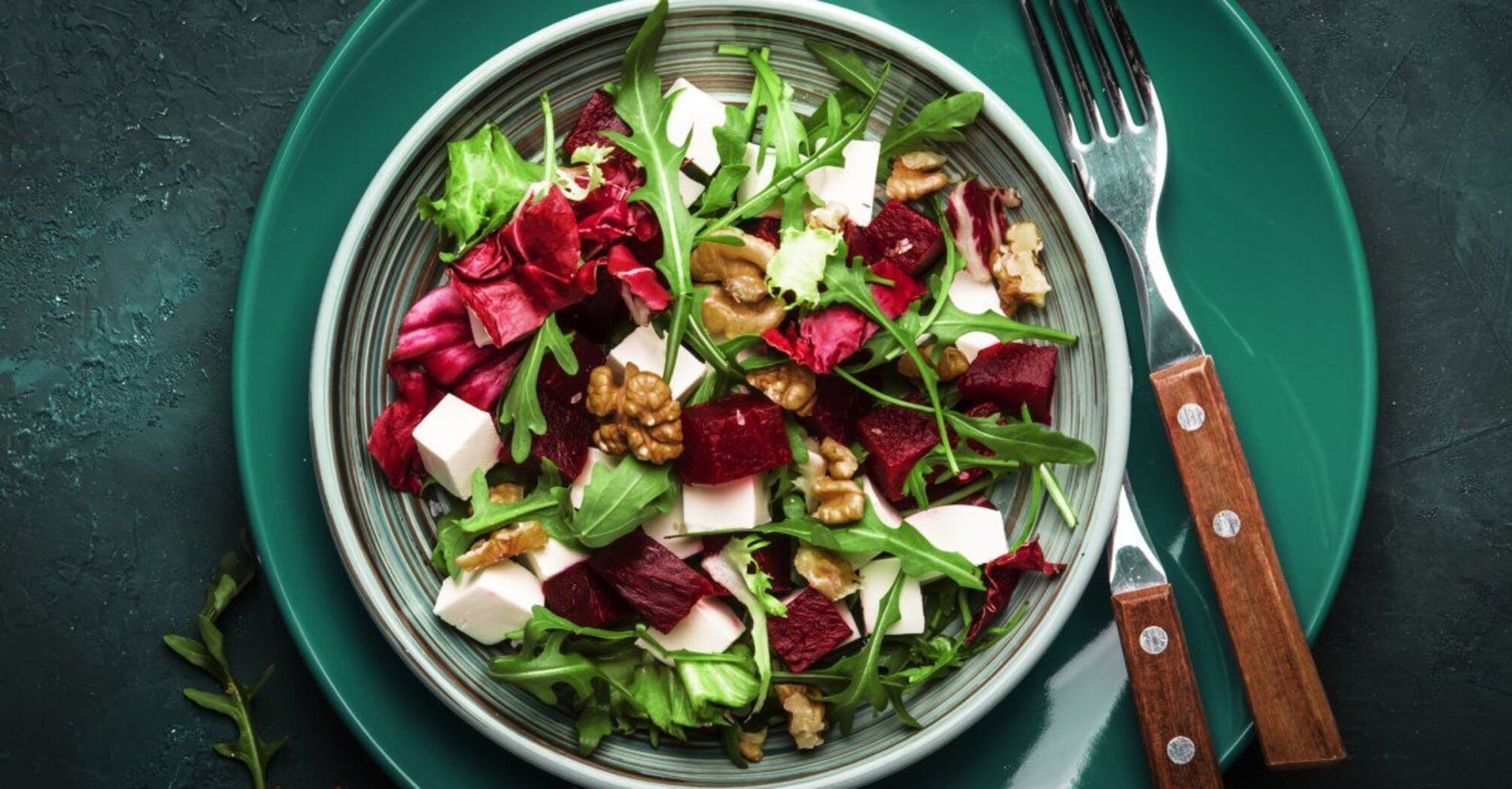 Simple salad with beets, feta and nuts in 5 minutes