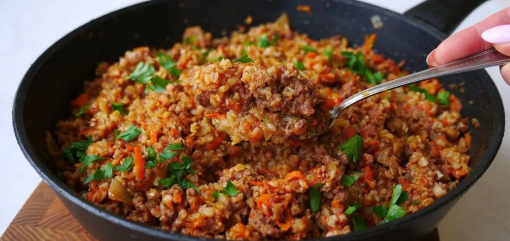 Cooking buckwheat in a frying pan