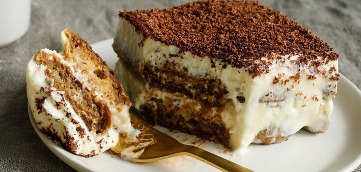 Tiramisu with cherries without eggs: how to prepare a familiar dessert in a new way