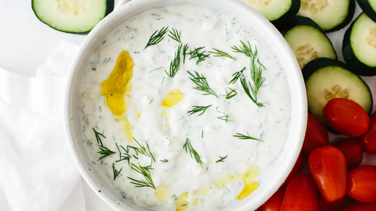Tzatziki: how to make a refreshing and versatile sauce for salads, meat and fish